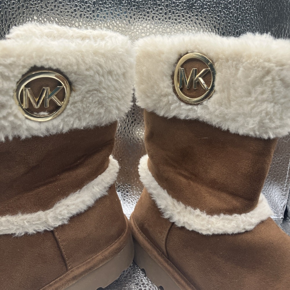 Girls MICHAEL KORS brown boots with faux fur trim Size 1 - Picture 3 of 10